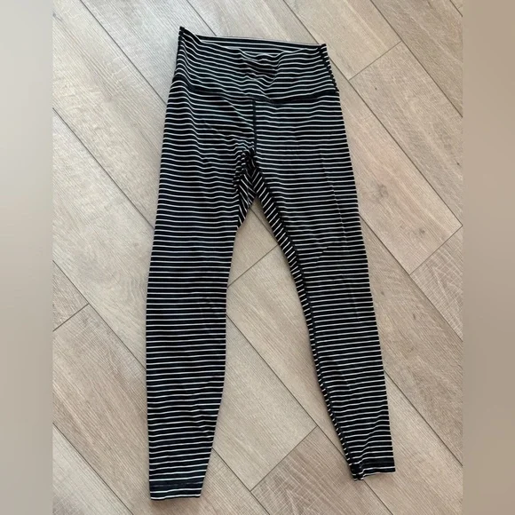 lululemon athletica Black and White Striped  Wunder Under Leggings - Picture 2 of 5